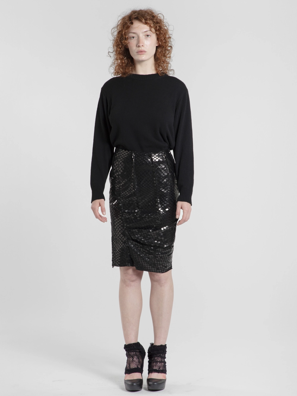 jupe-kiwi-jersey-ecailles-noir-createur-japonais-face