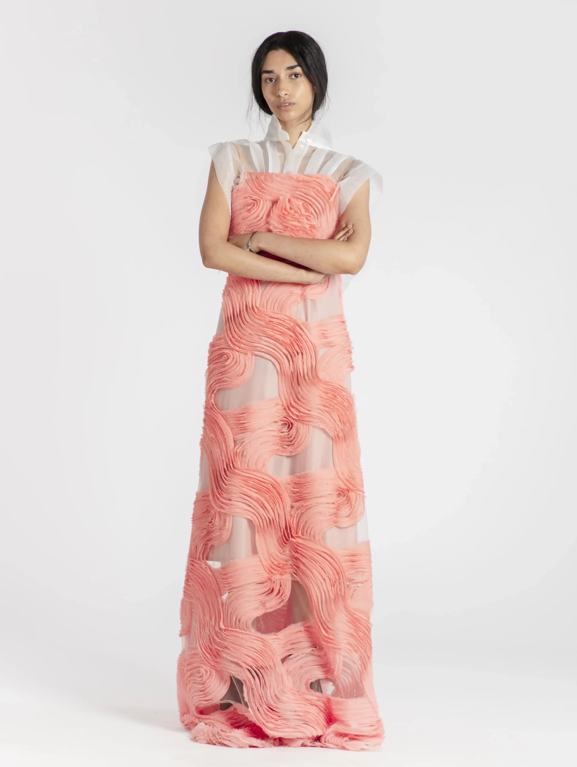 robe-soiree-sur-mesure-48h-corail-transparent-aiko-chemise-sans-manche-transparente-mononoke-organza-blanc-face