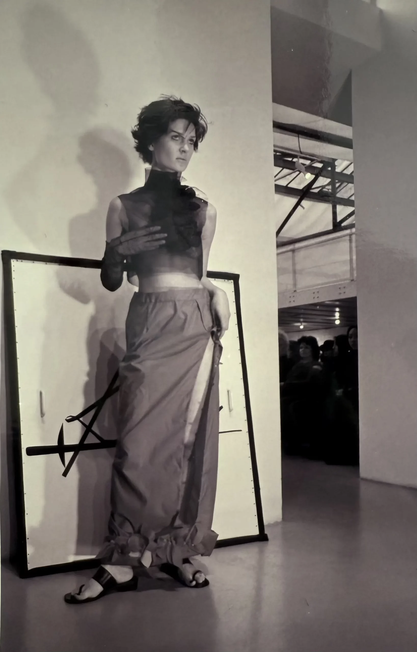 premier-defile-collection-ss00-jeune-creatrise-japonaise-okada-paris