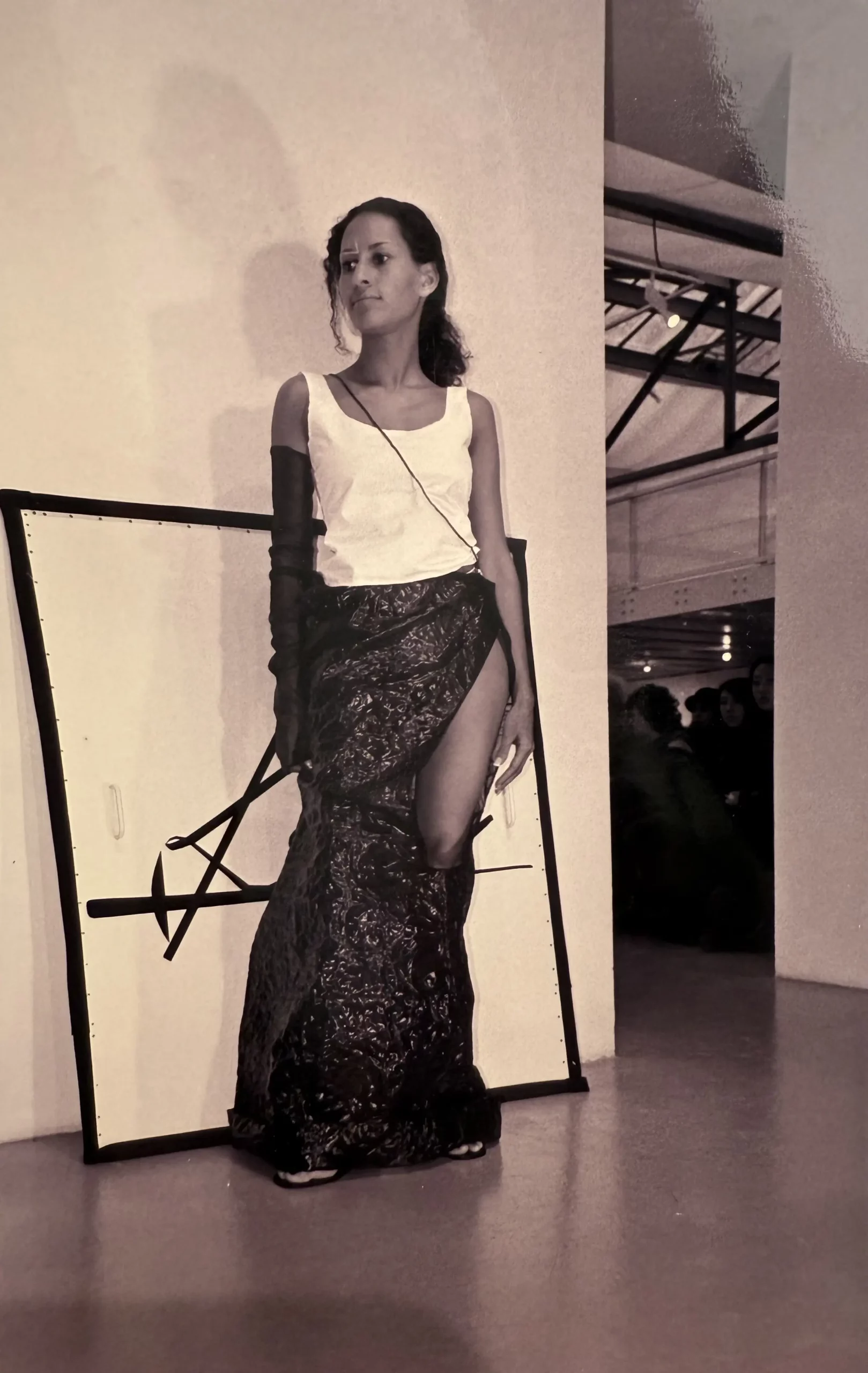 premier-defile-collection-ss00-jeune-creatrise-japonaise-okada-paris