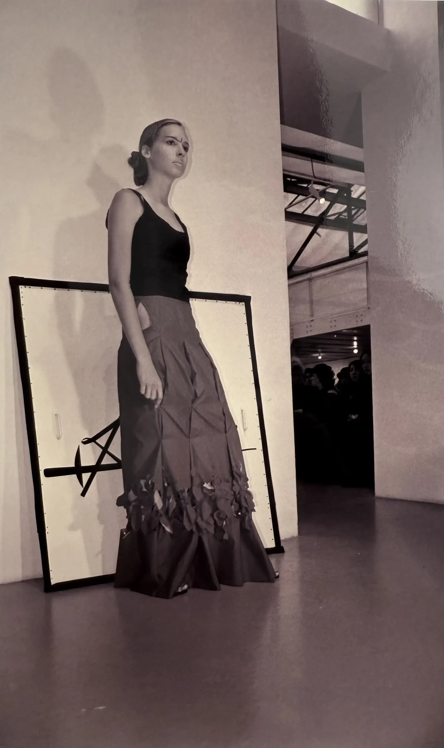 premier-defile-collection-ss00-jeune-creatrise-japonaise-okada-paris