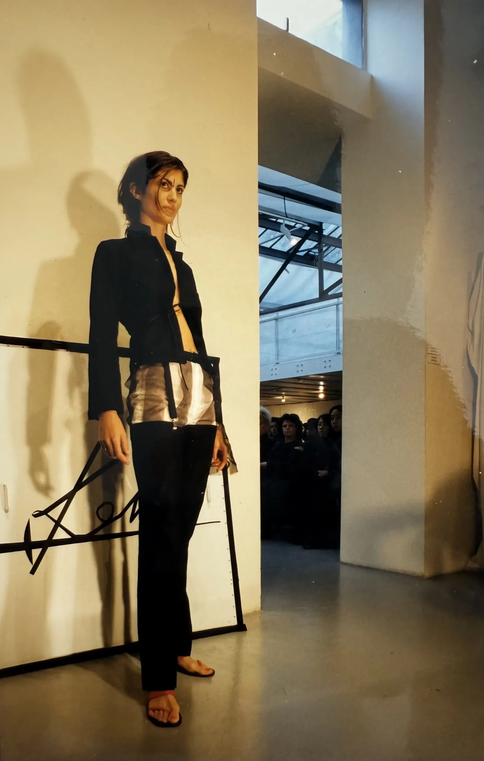 premier-defile-collection-ss00-jeune-creatrise-japonaise-okada-paris