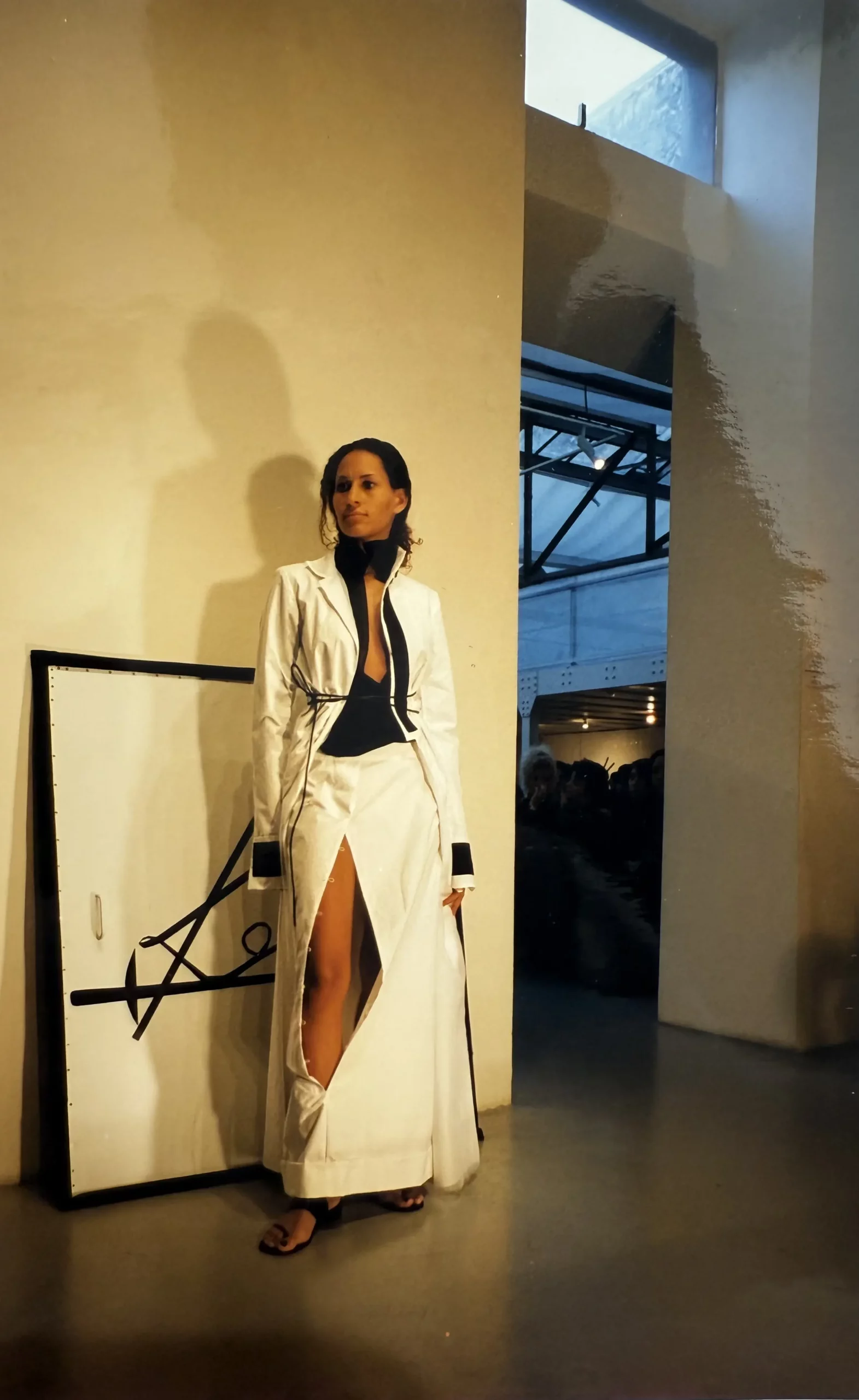 premier-defile-collection-ss00-jeune-creatrise-japonaise-okada-paris