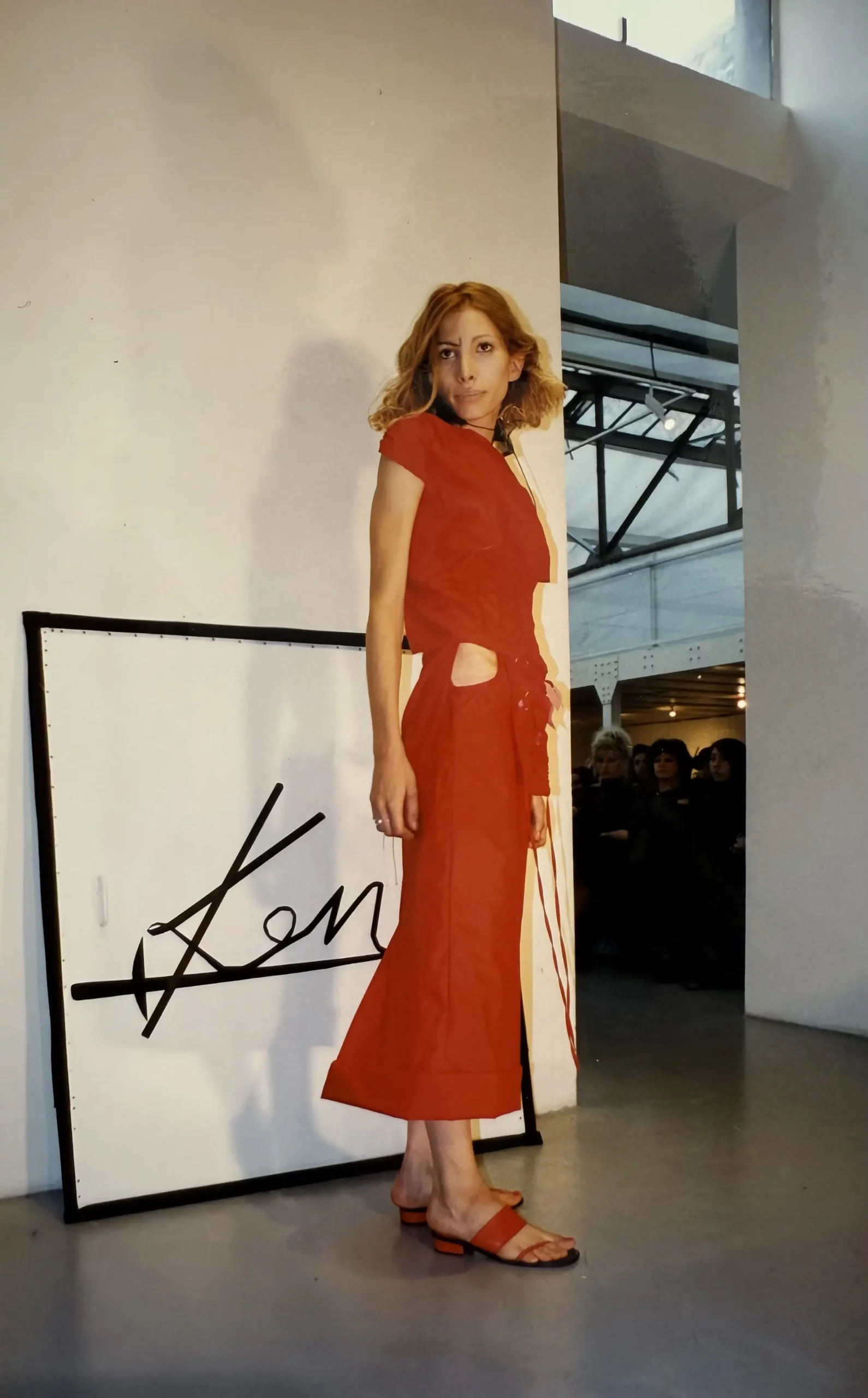 premier-defile-collection-ss00-jeune-creatrise-japonaise-okada-paris