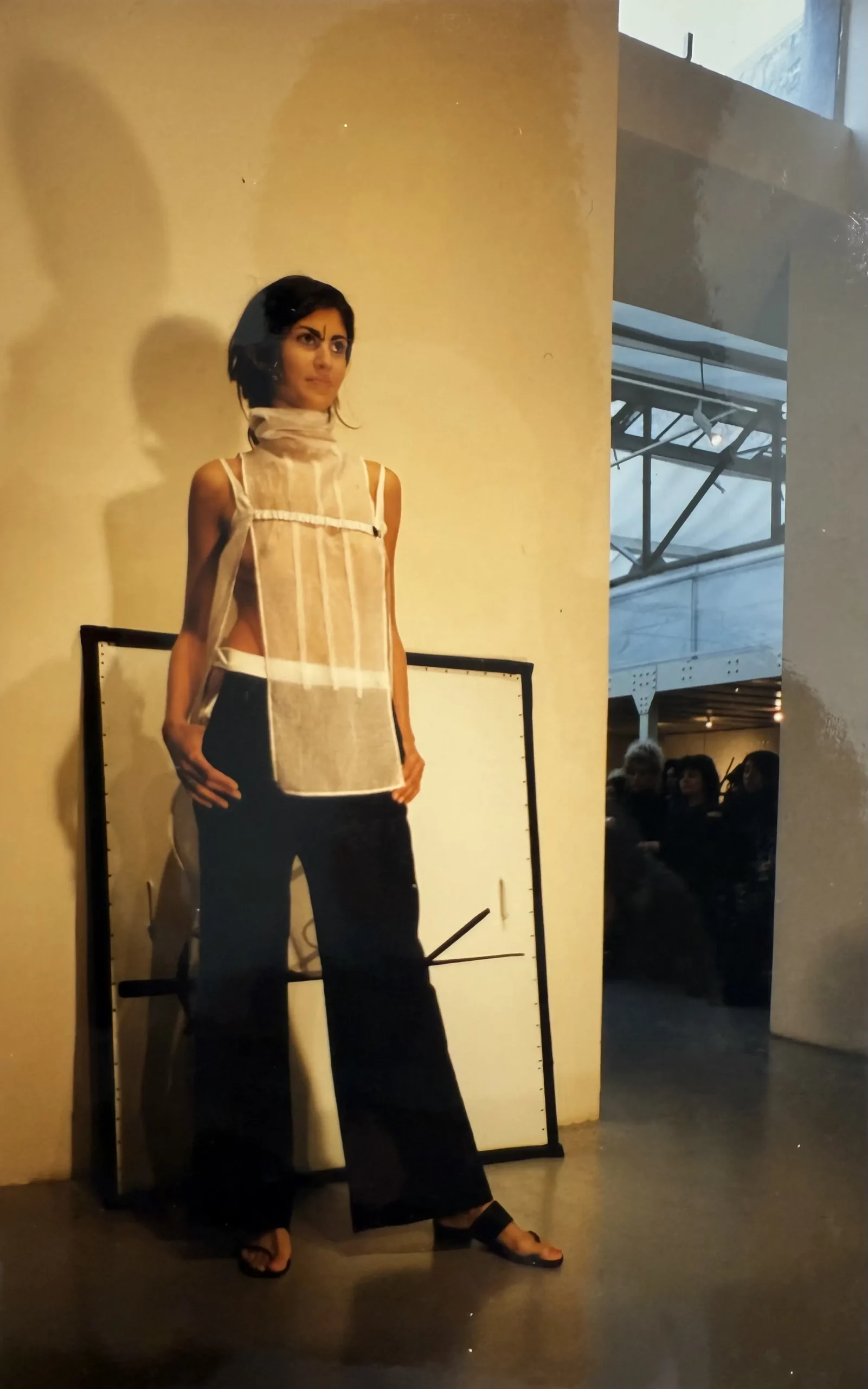 premier-defile-collection-ss00-jeune-creatrise-japonaise-okada-paris