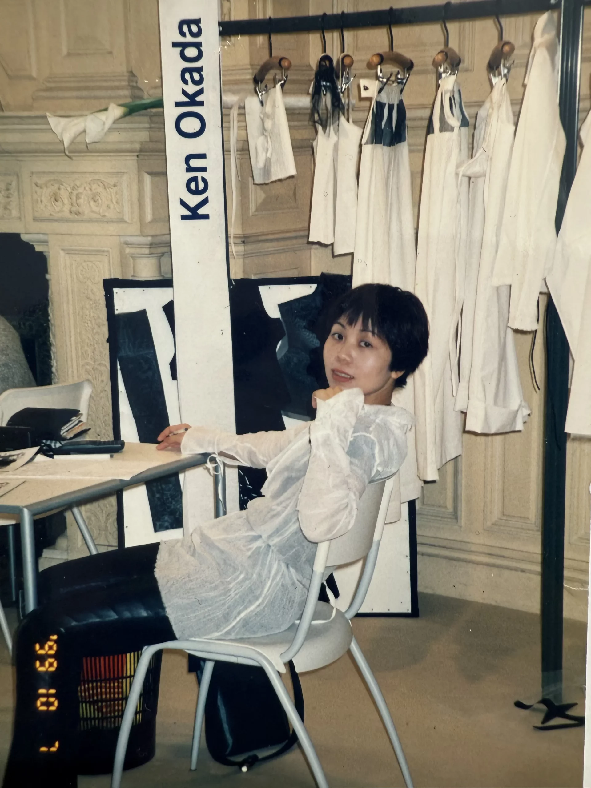 premier-defile-collection-ss00-jeune-creatrise-japonaise-okada-paris