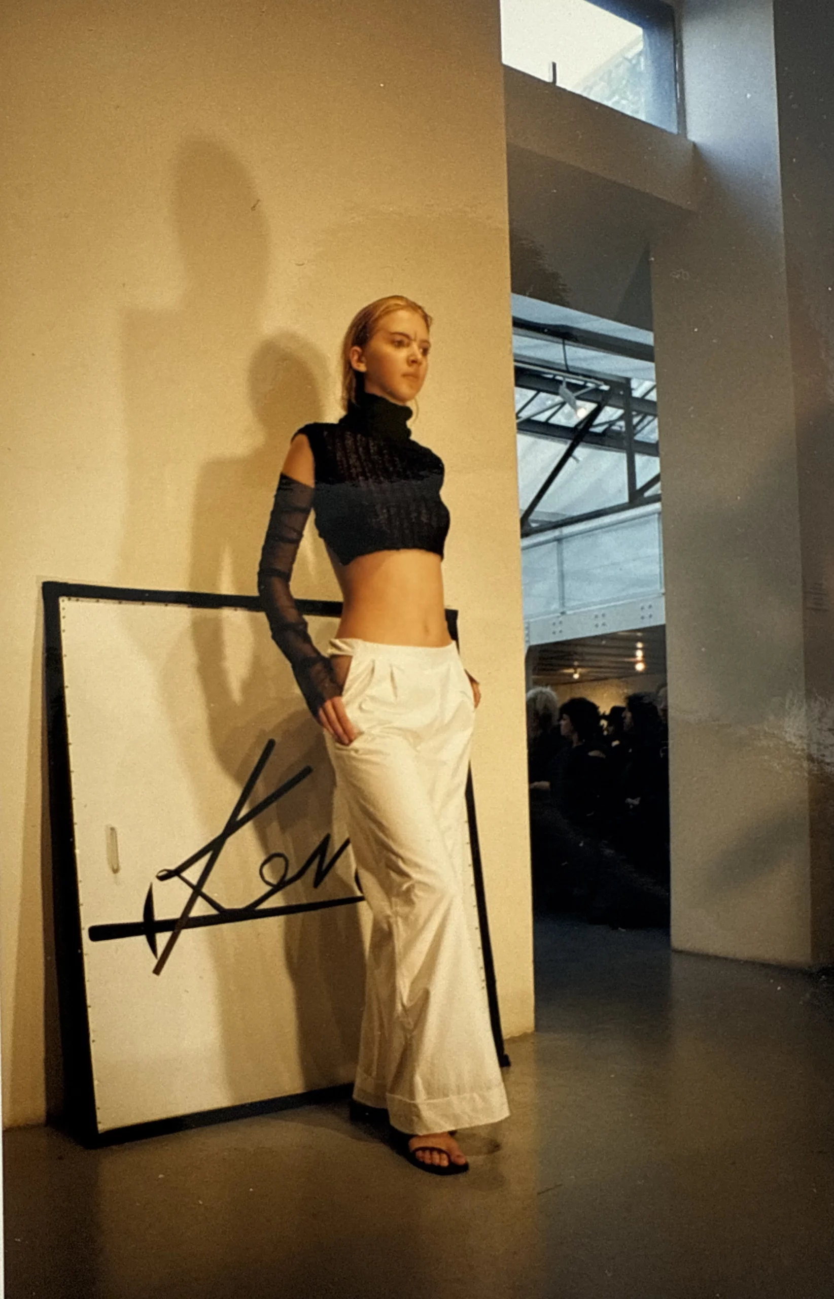 premier-defile-collection-ss00-jeune-creatrise-japonaise-okada-paris