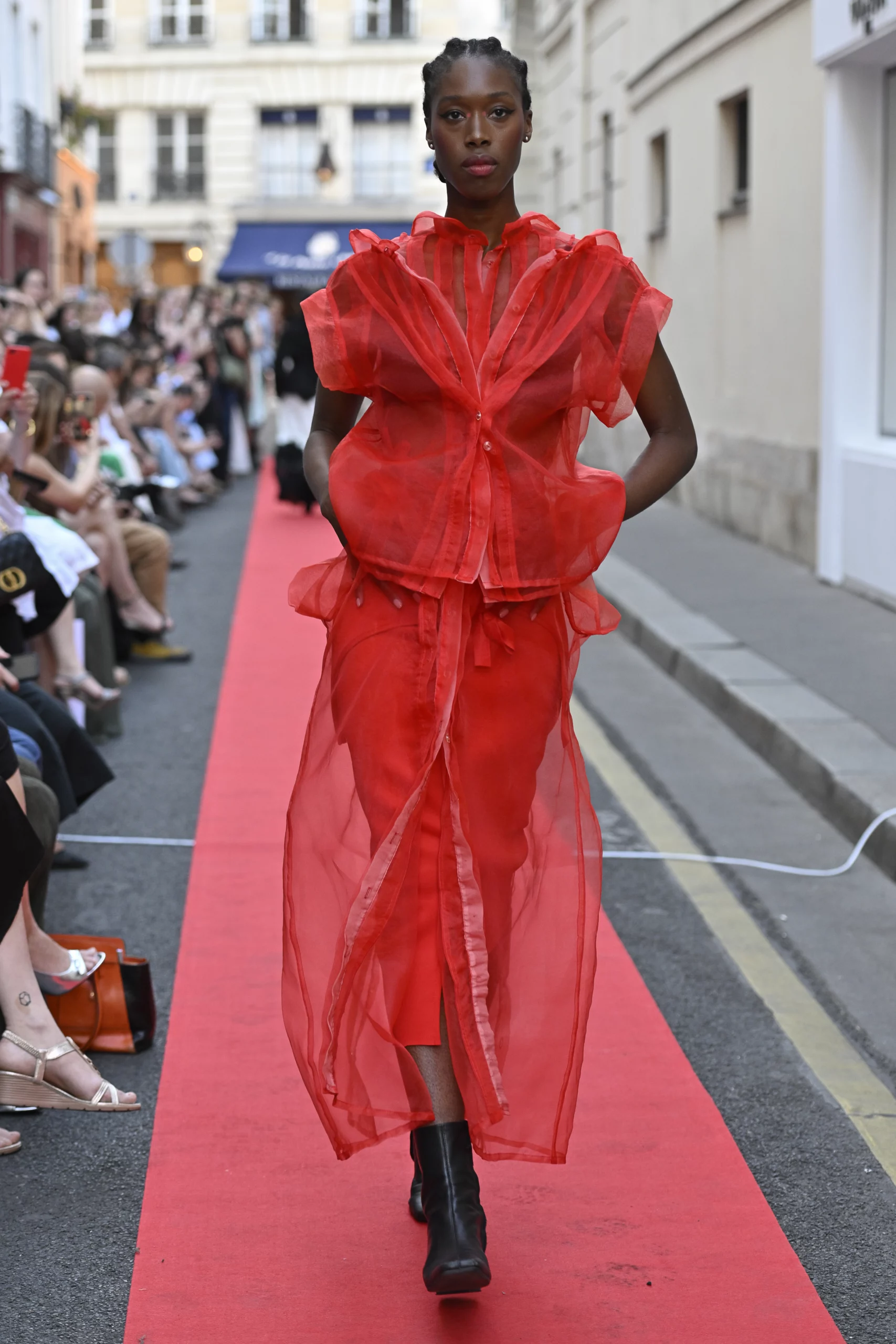 defile-fw25-tokyo-vibrant-createur-japonais-okada-paris