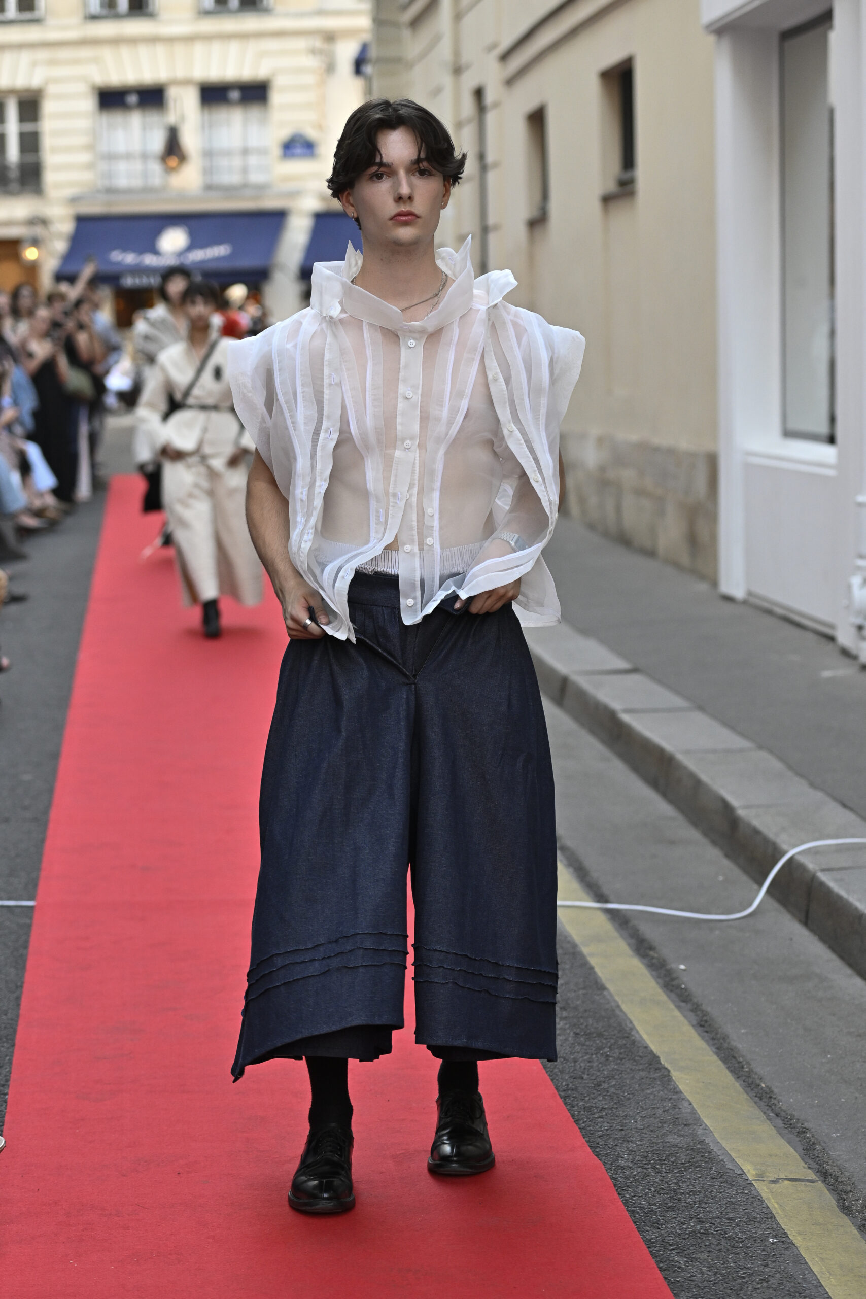 defile-fw25-tokyo-vibrant-createur-japonais-okada-paris