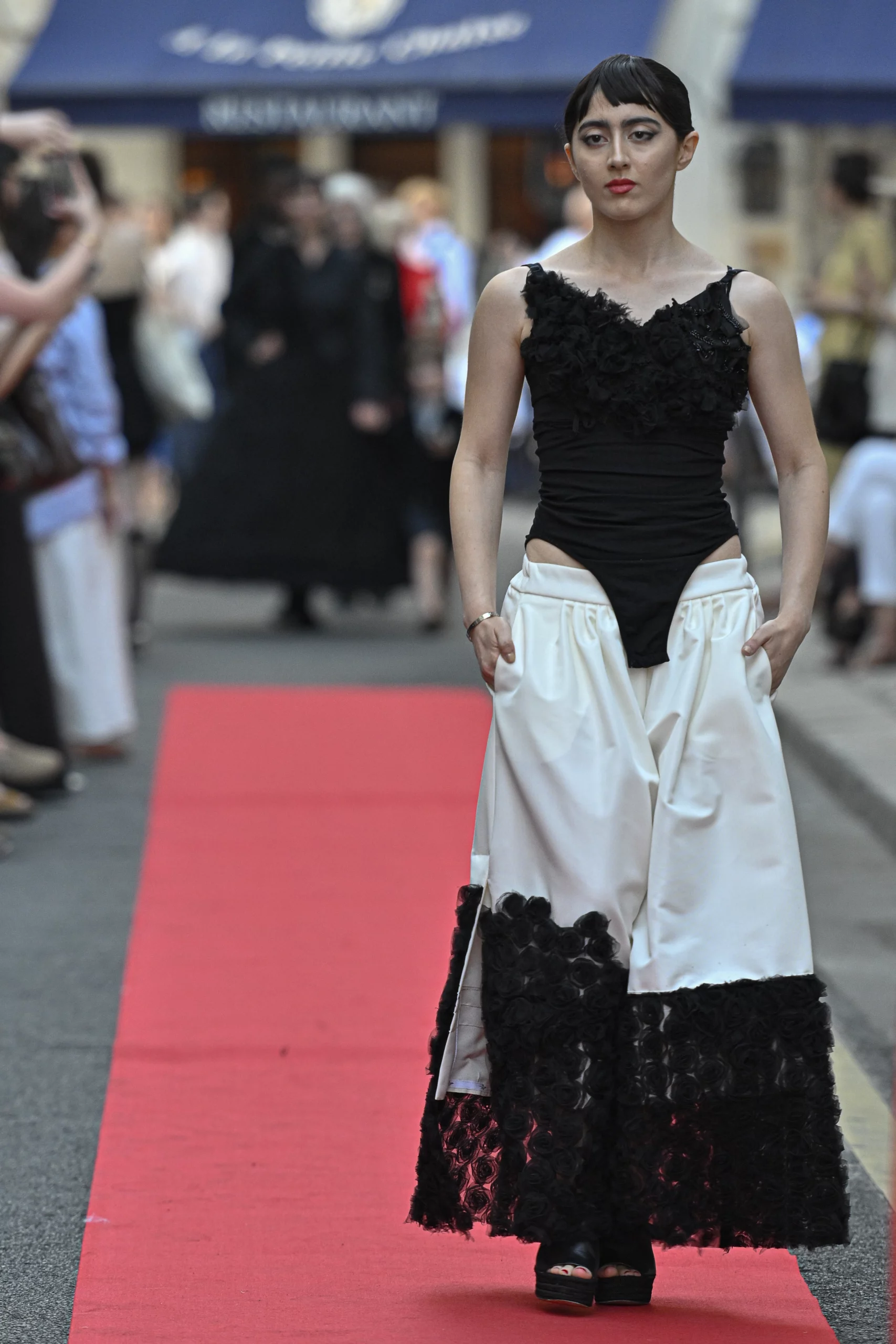 defile-fw25-tokyo-vibrant-createur-japonais-okada-paris