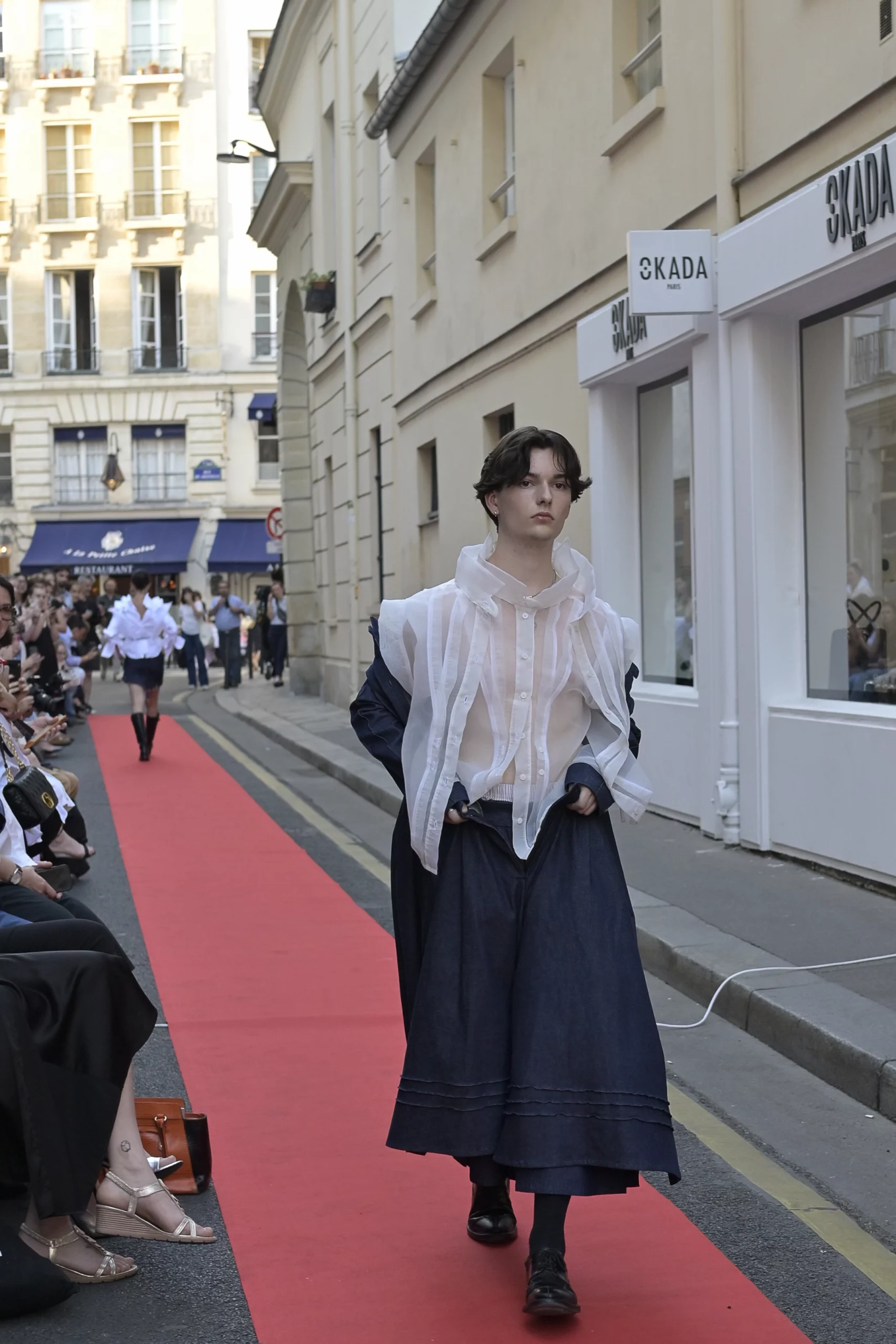 defile-fw25-tokyo-vibrant-createur-japonais-okada-paris