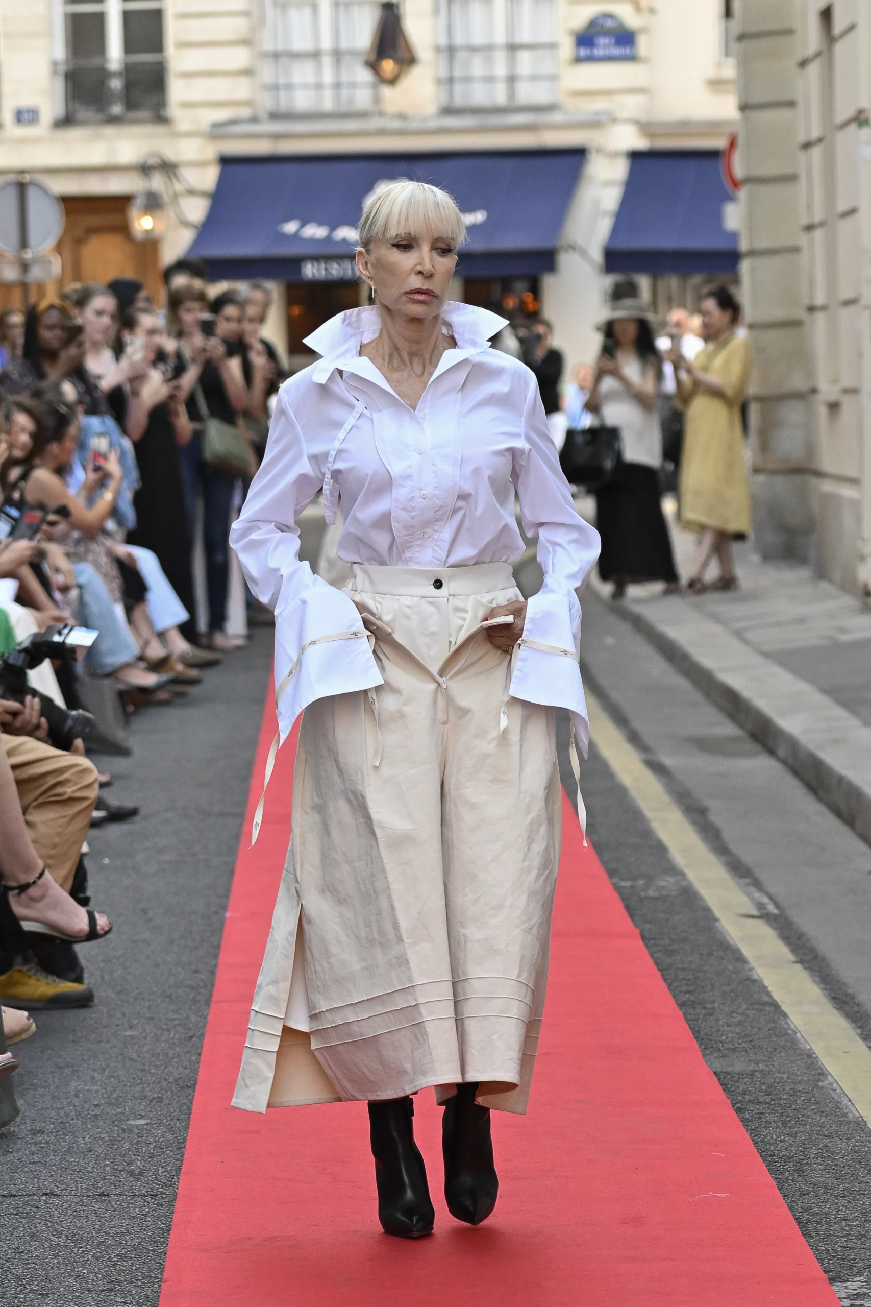 defile-fw25-tokyo-vibrant-createur-japonais-okada-paris