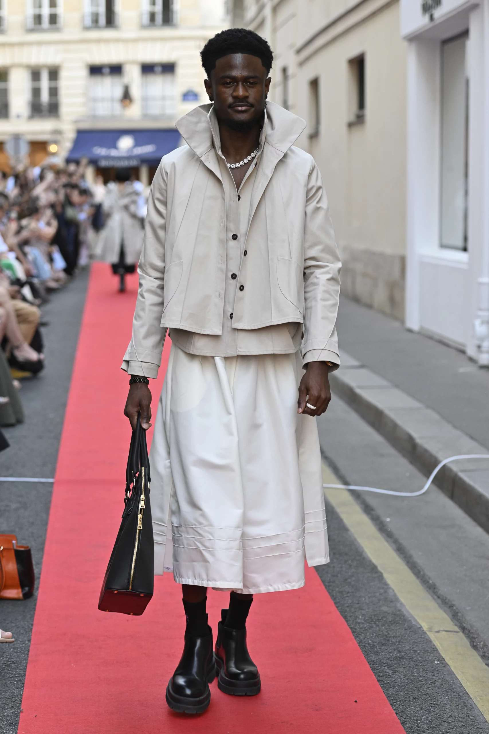 defile-fw25-tokyo-vibrant-createur-japonais-okada-paris