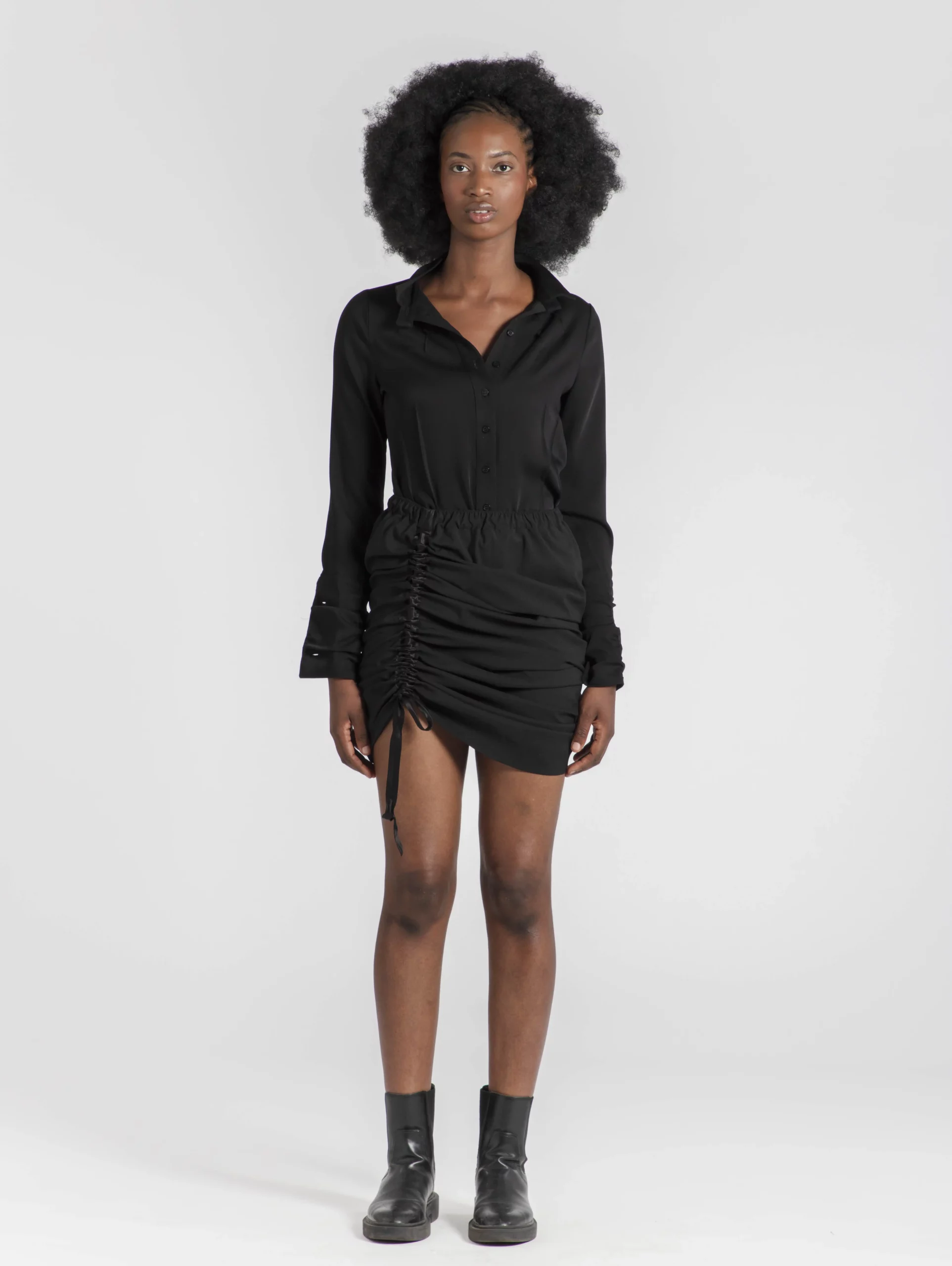 jupe-kaza-drapee-modulable-createur-japonais-laine-stretch-noir-face