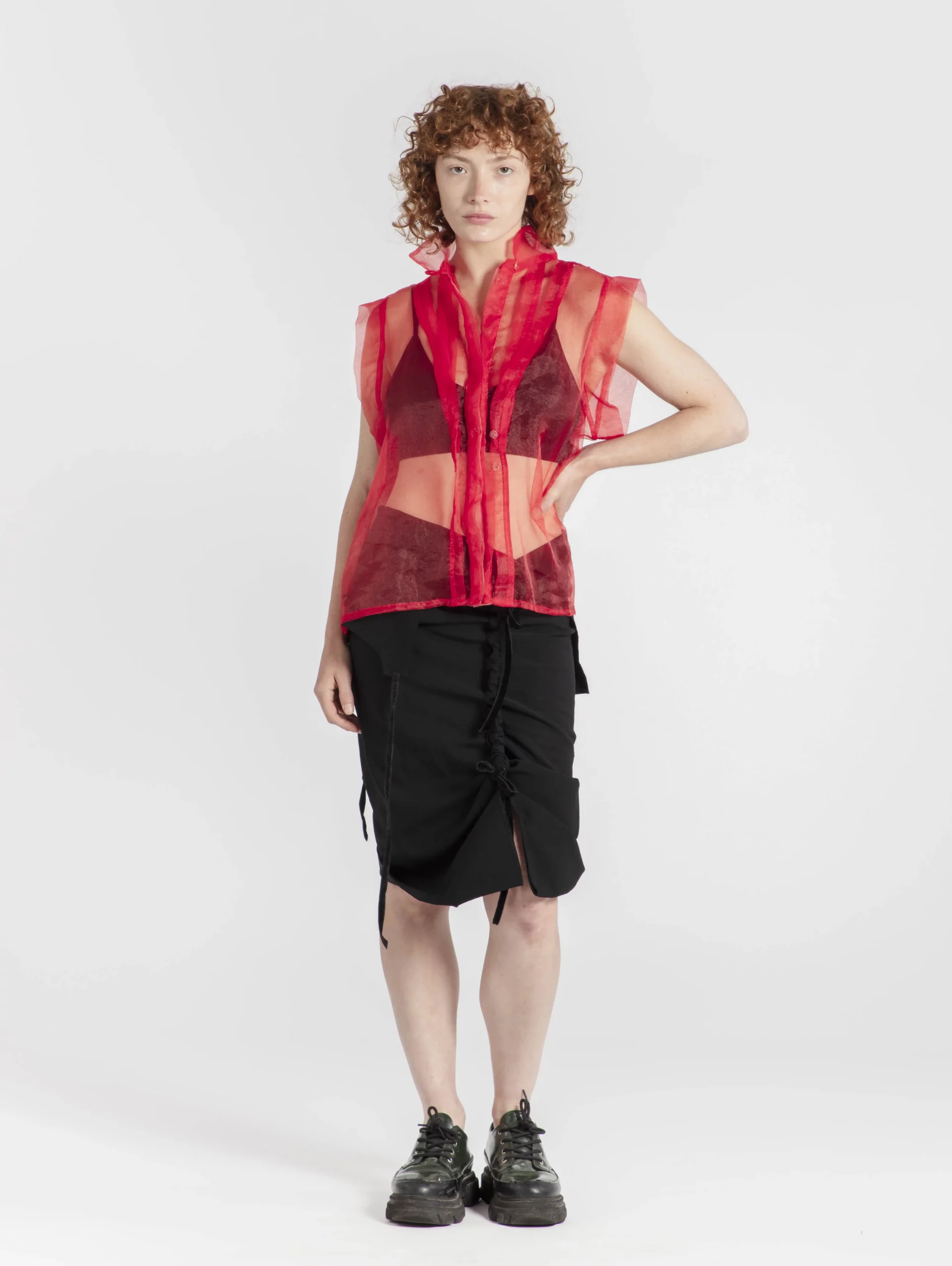 chemise-femme-mononoke-transparent-fluide-sans-manche-createur-japonais-organza-rouge-face