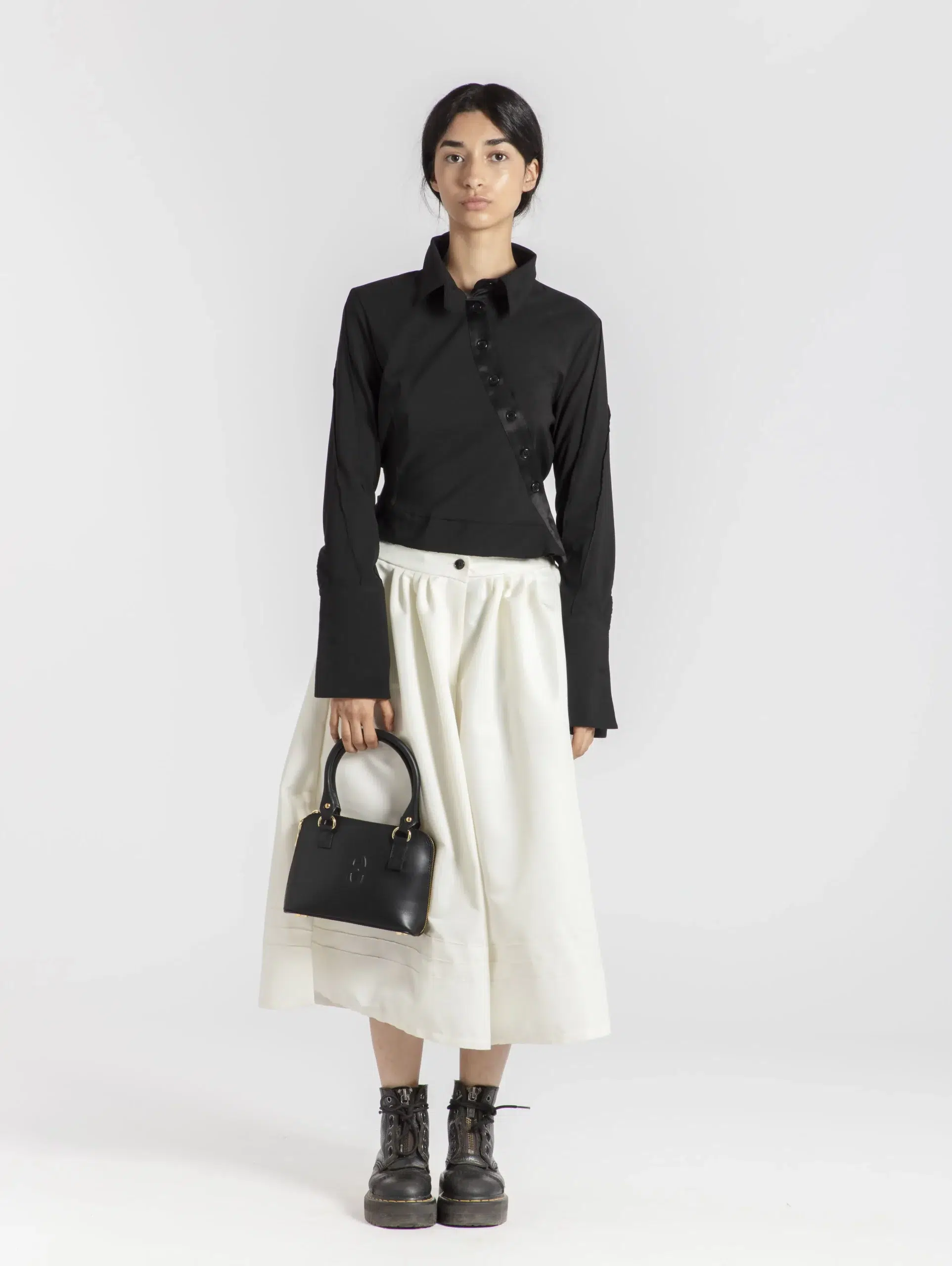 chemise-femme-toko-createur-japonais-coton-soie-noir-fluide-face