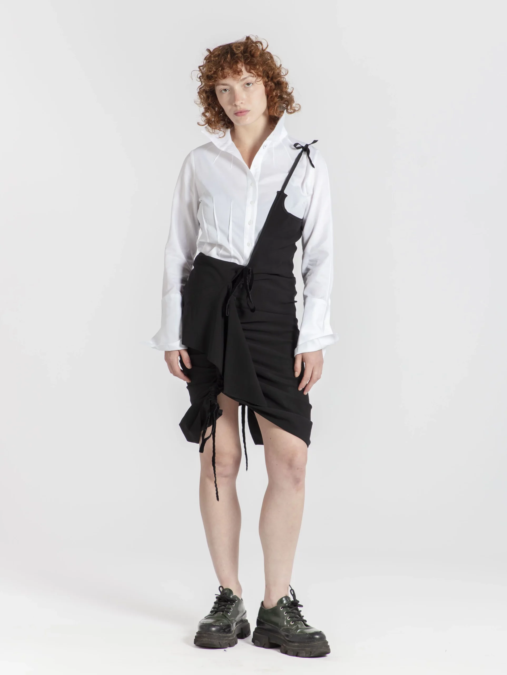 jupe-modulable-kaze-drapee-asymetrique-createur-japonais-laine-stretch-noir-face