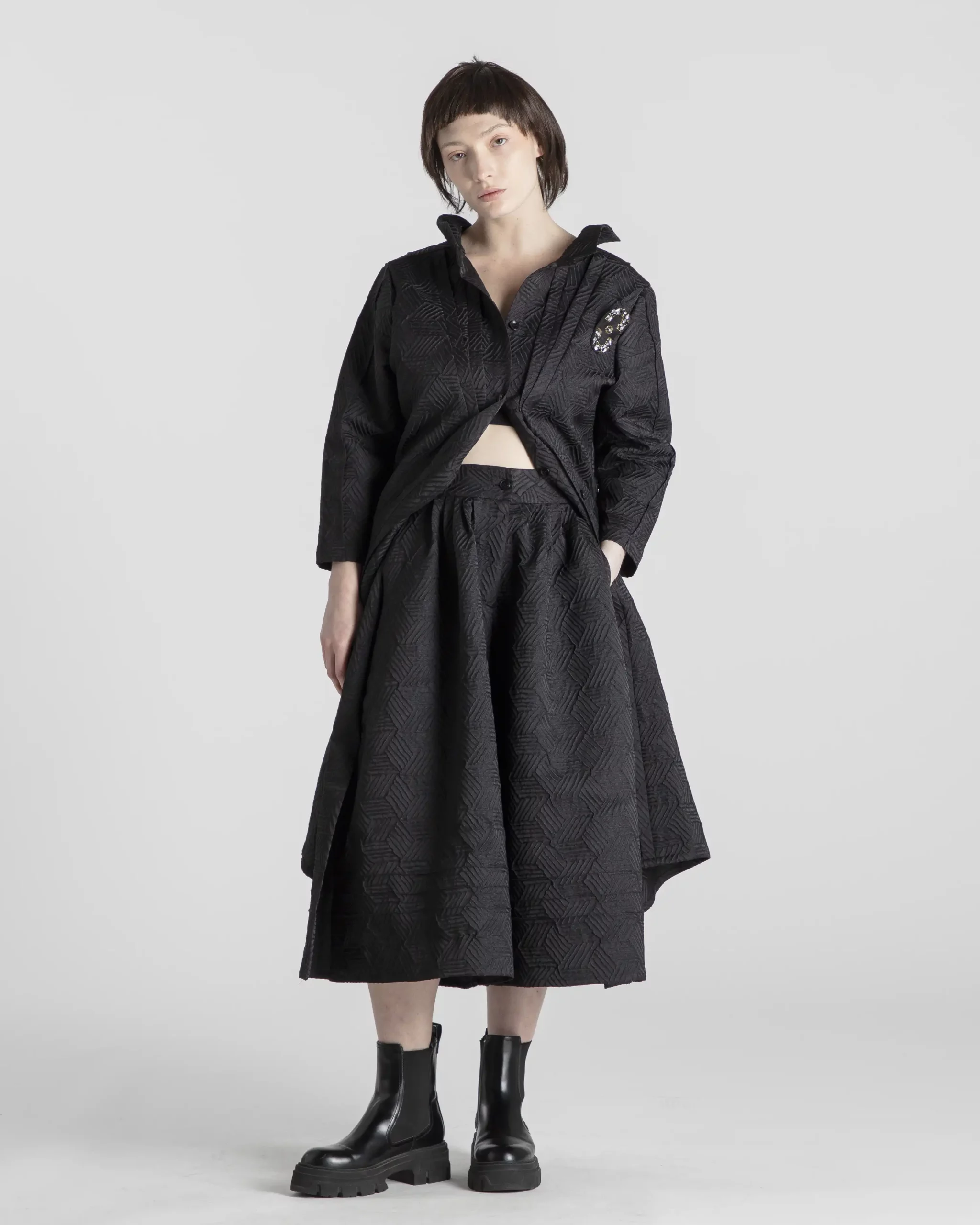 manteau-femme-trench-mononoke-gaufre-noir-createur-japonais