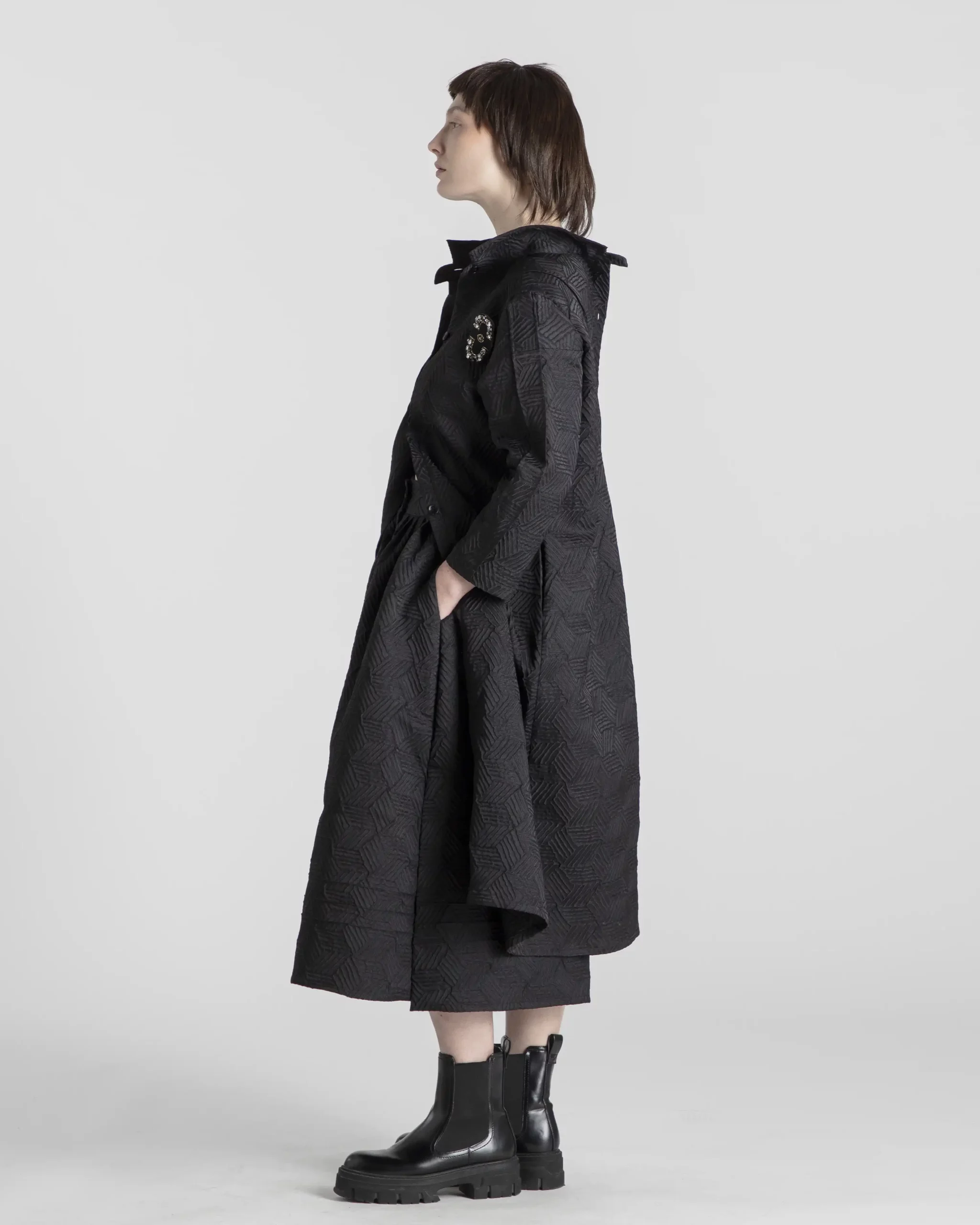 manteau-femme-trench-mononoke-gaufre-noir-createur-japonais